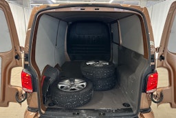 ruskea Volkswagen Transporter 2020 kuva 20.
