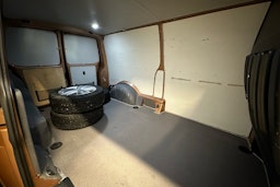 ruskea Volkswagen Transporter 2020 kuva 21.