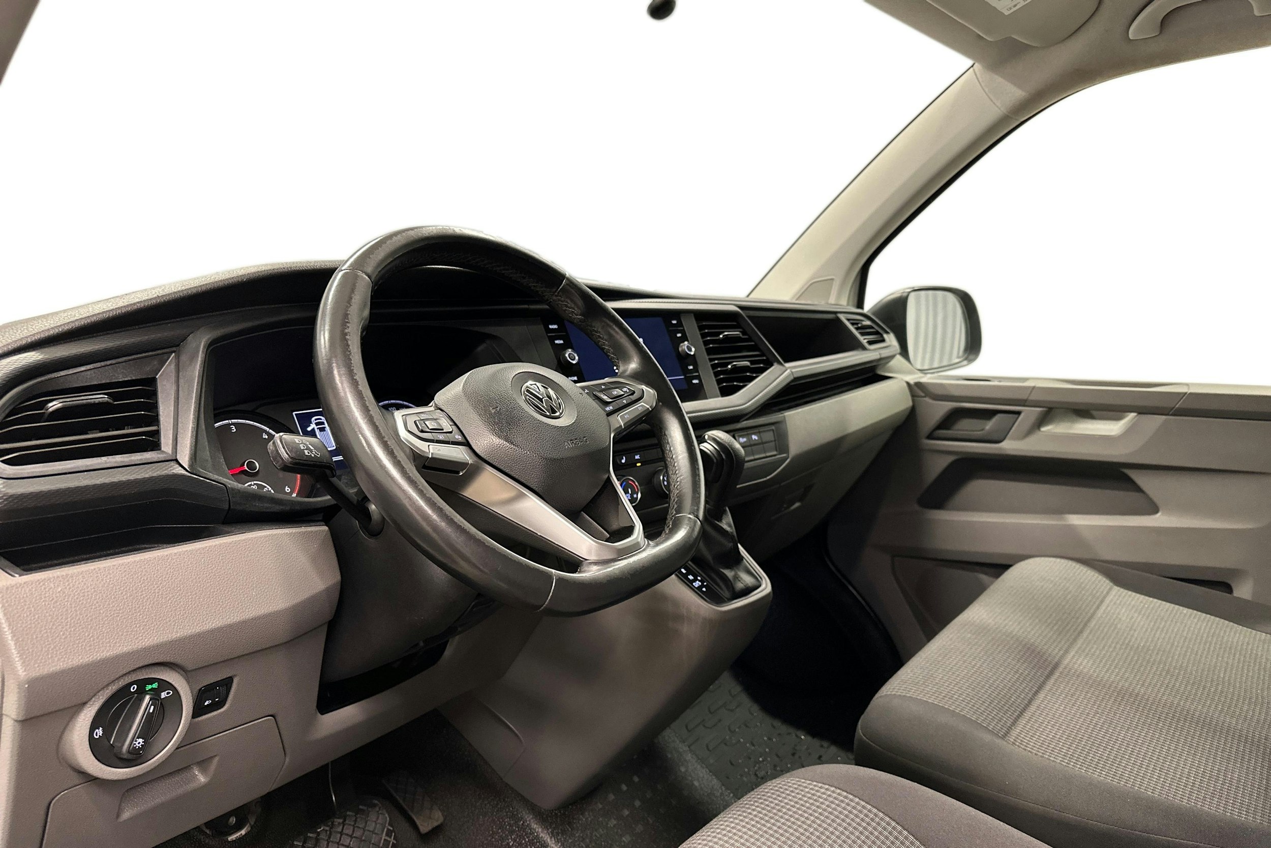valkoinen Volkswagen Transporter 2020 kuva 6.