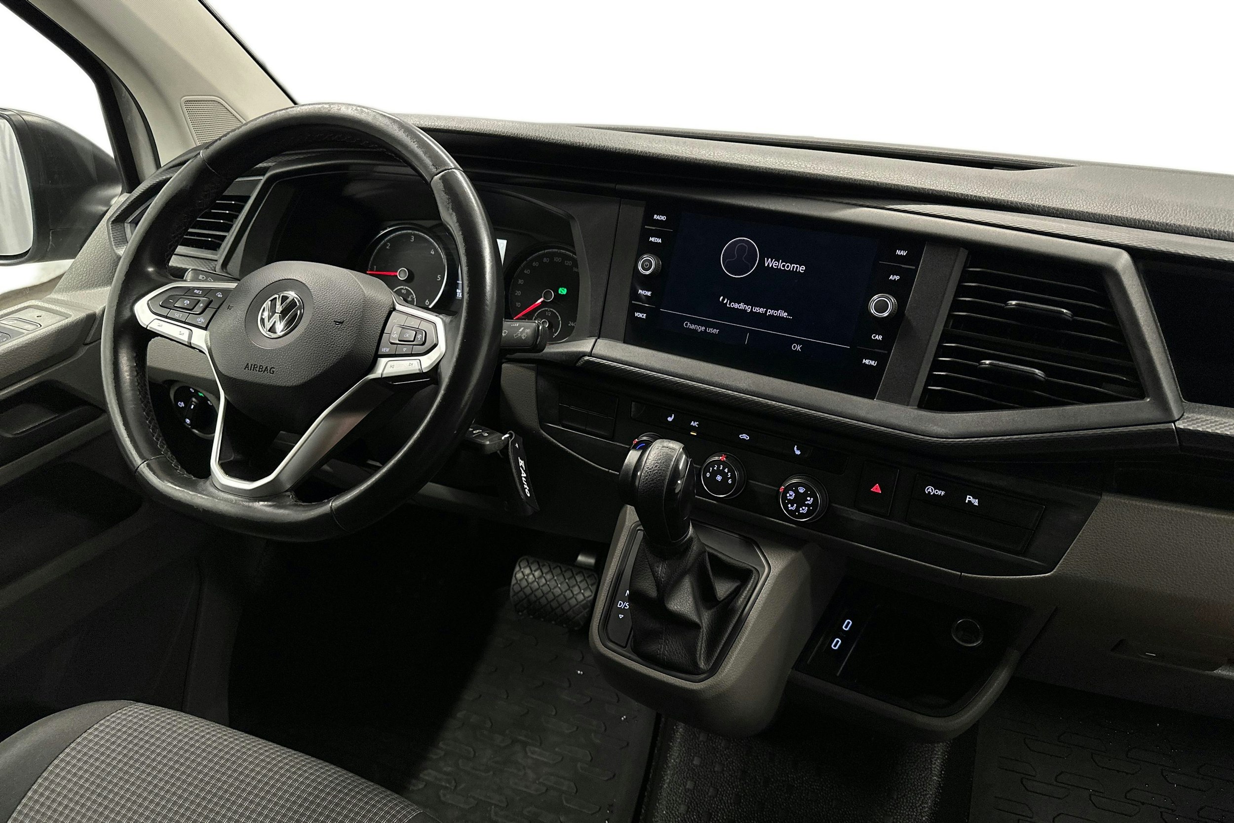 valkoinen Volkswagen Transporter 2020 kuva 7.
