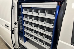 valkoinen Volkswagen Transporter 2020 kuva 10.