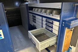 valkoinen Volkswagen Transporter 2020 kuva 13.