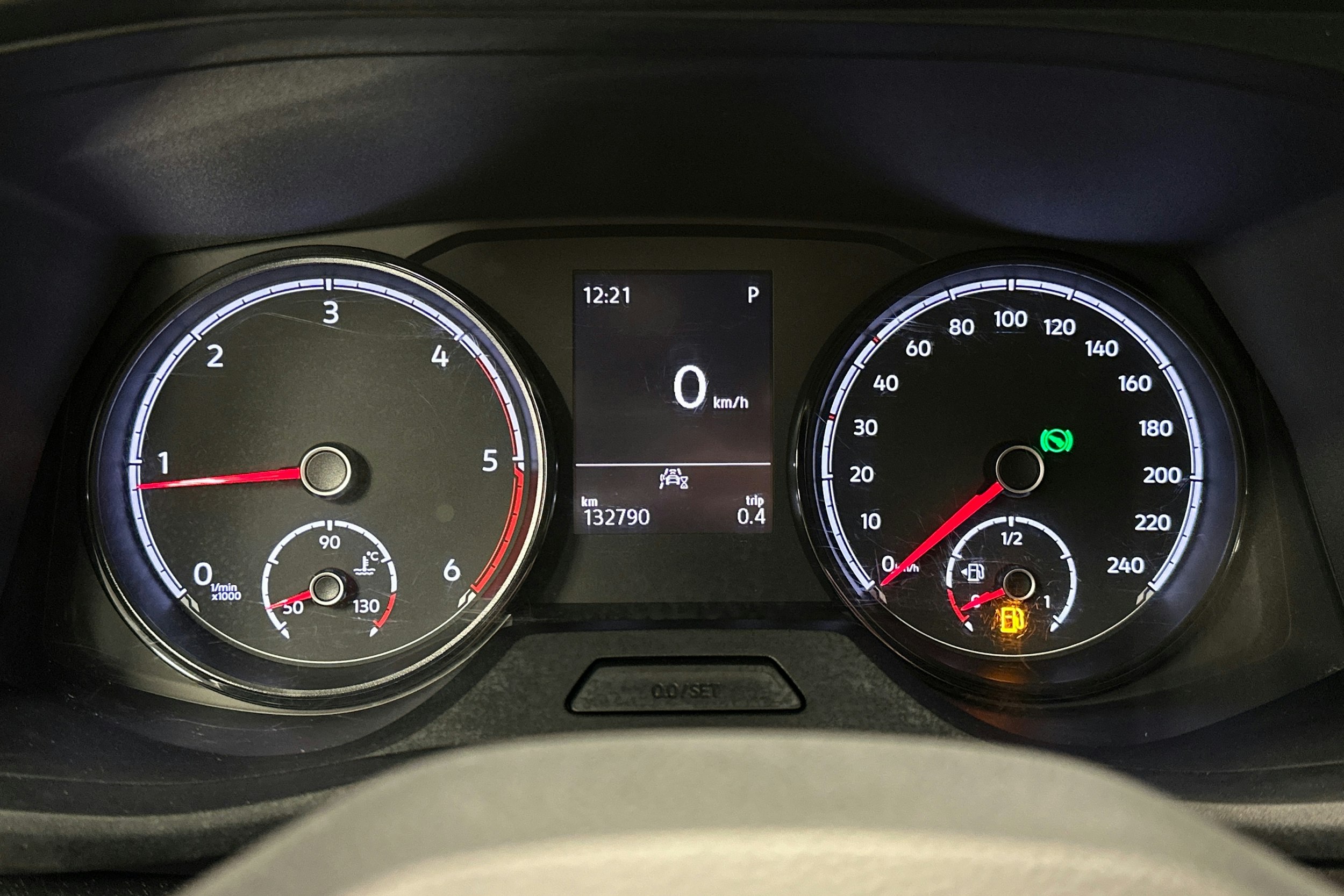 valkoinen Volkswagen Transporter 2020 kuva 18.