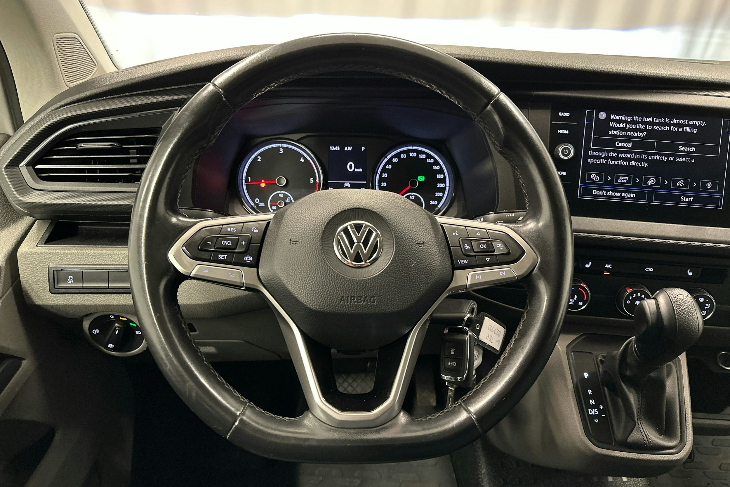 valkoinen Volkswagen Transporter 2020 kuva 11.