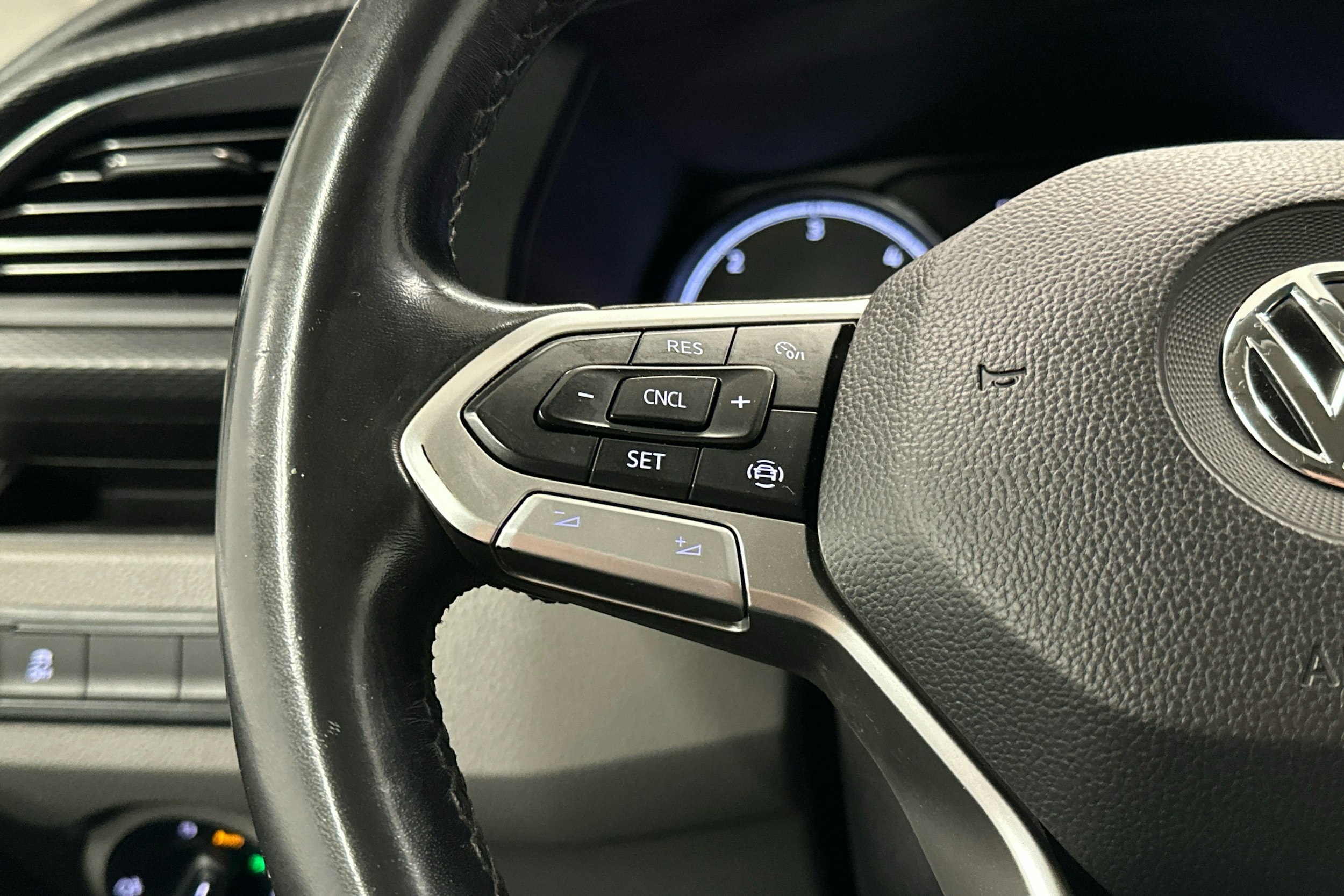 valkoinen Volkswagen Transporter 2020 kuva 12.