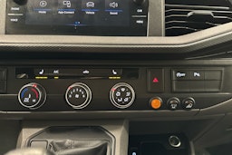 valkoinen Volkswagen Transporter 2020 kuva 15.