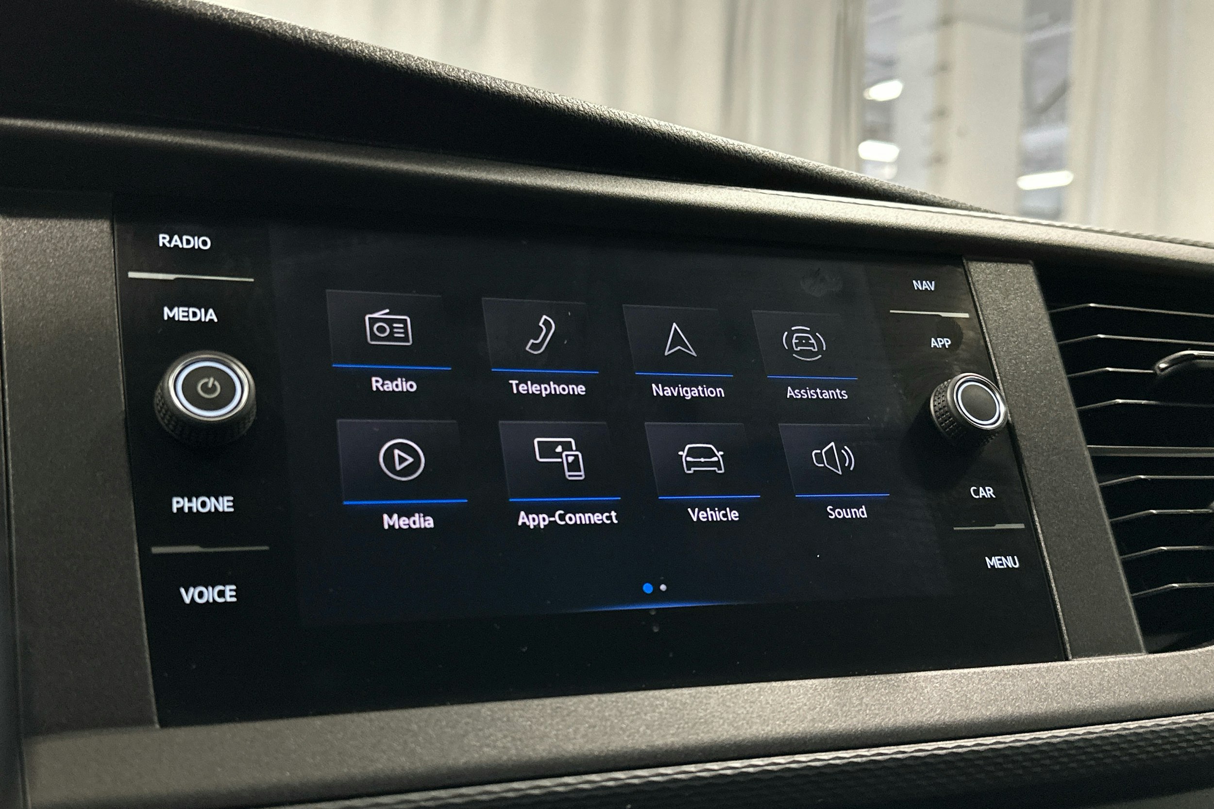 valkoinen Volkswagen Transporter 2020 kuva 16.