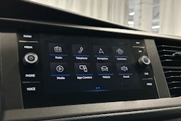 valkoinen Volkswagen Transporter 2020 kuva 16.