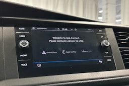 valkoinen Volkswagen Transporter 2020 kuva 17.