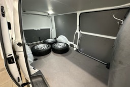 valkoinen Volkswagen Transporter 2020 kuva 23.