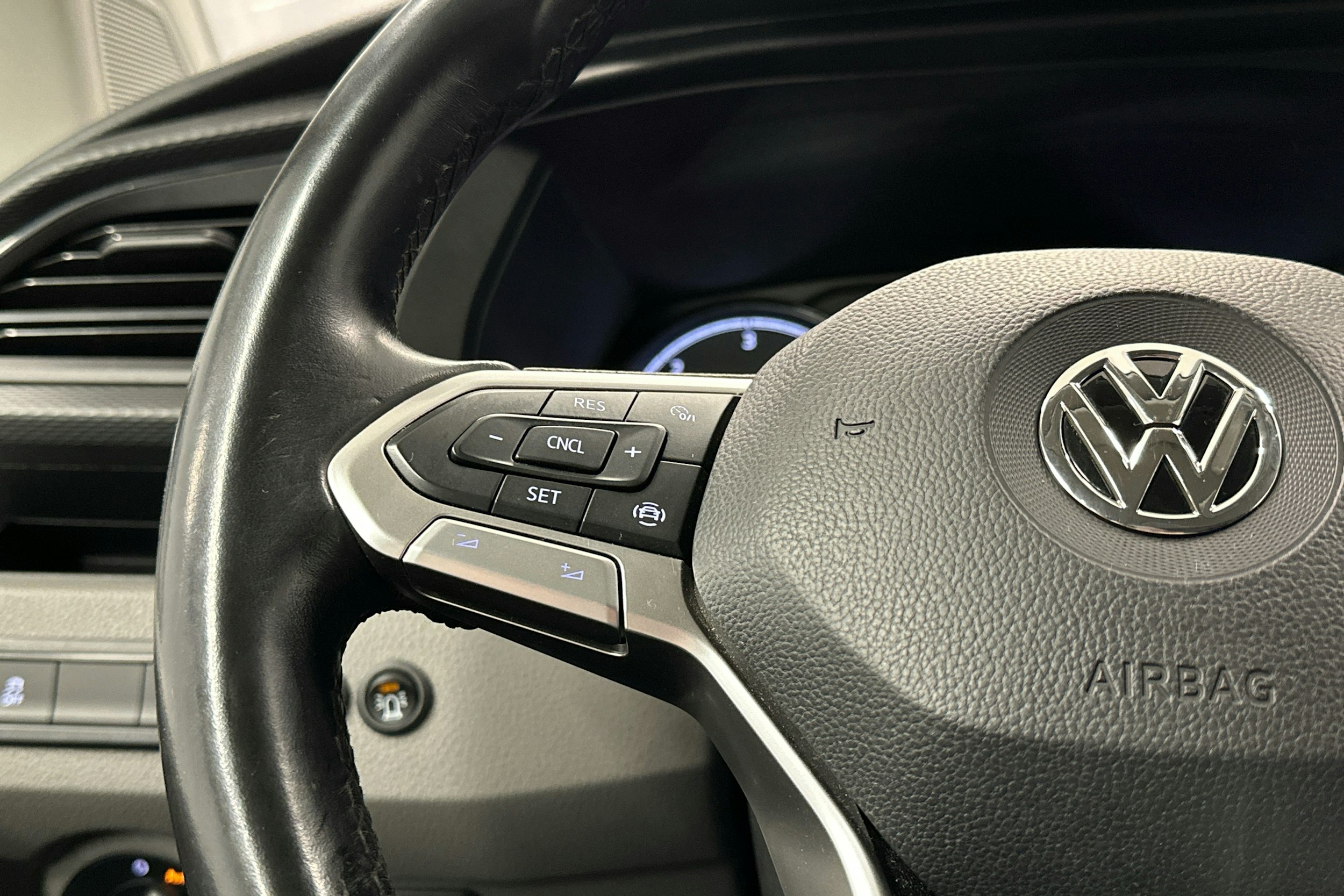 valkoinen Volkswagen Transporter 2020 kuva 13.