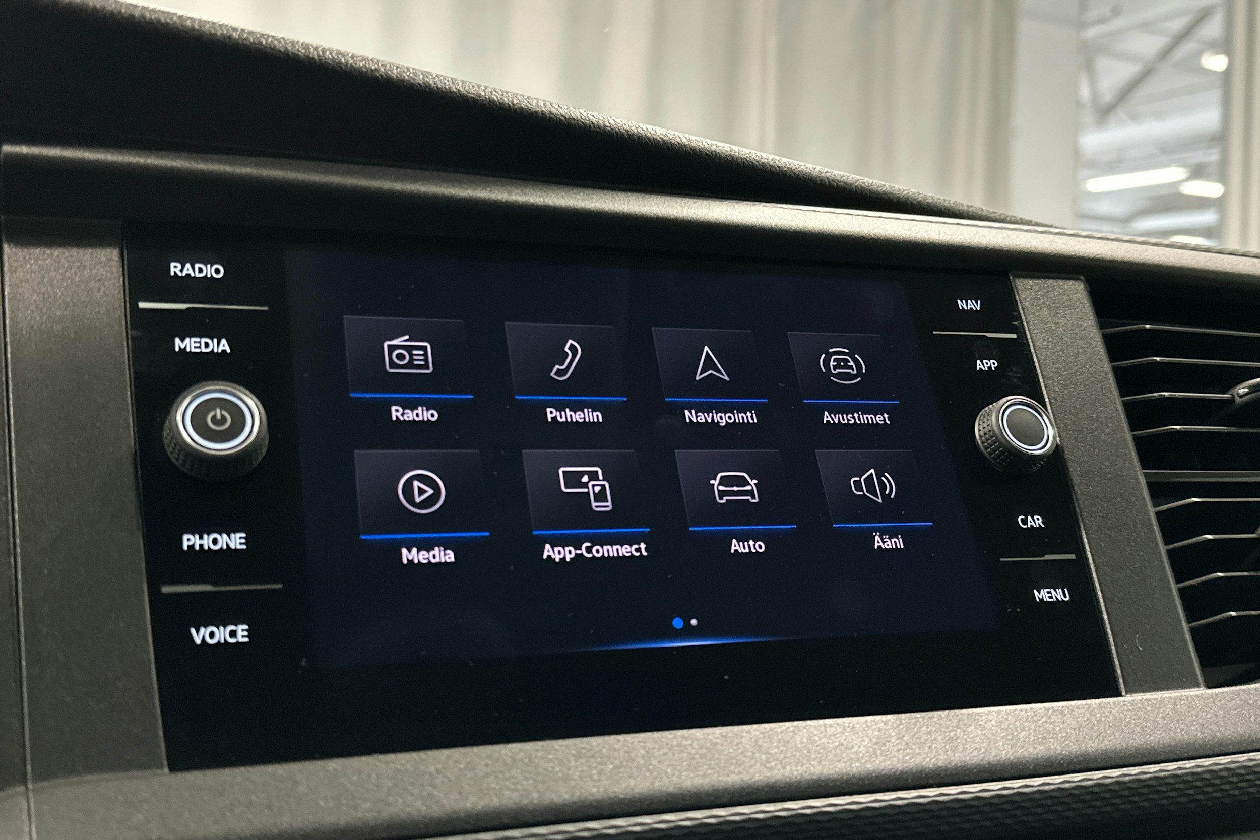 valkoinen Volkswagen Transporter 2020 kuva 17.