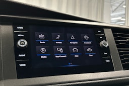 valkoinen Volkswagen Transporter 2020 kuva 17.