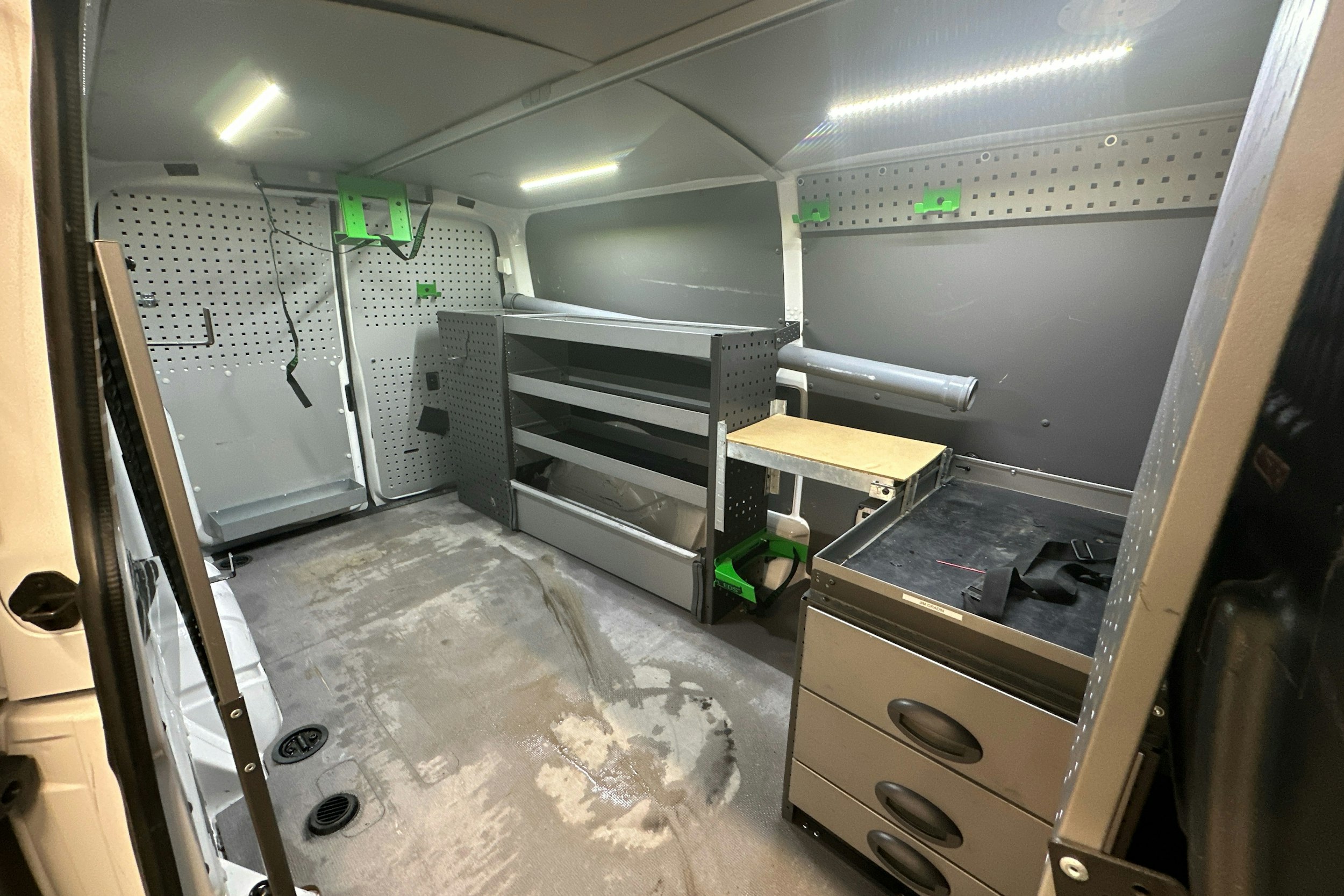 valkoinen Volkswagen Transporter 2020 kuva 24.