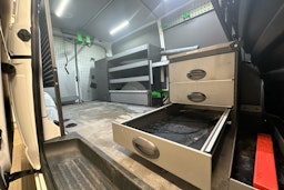 valkoinen Volkswagen Transporter 2020 kuva 25.