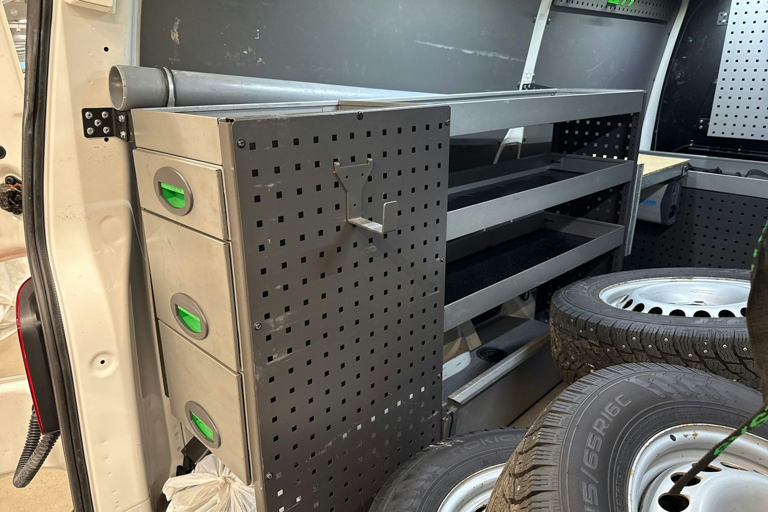 valkoinen Volkswagen Transporter 2020 kuva 26.