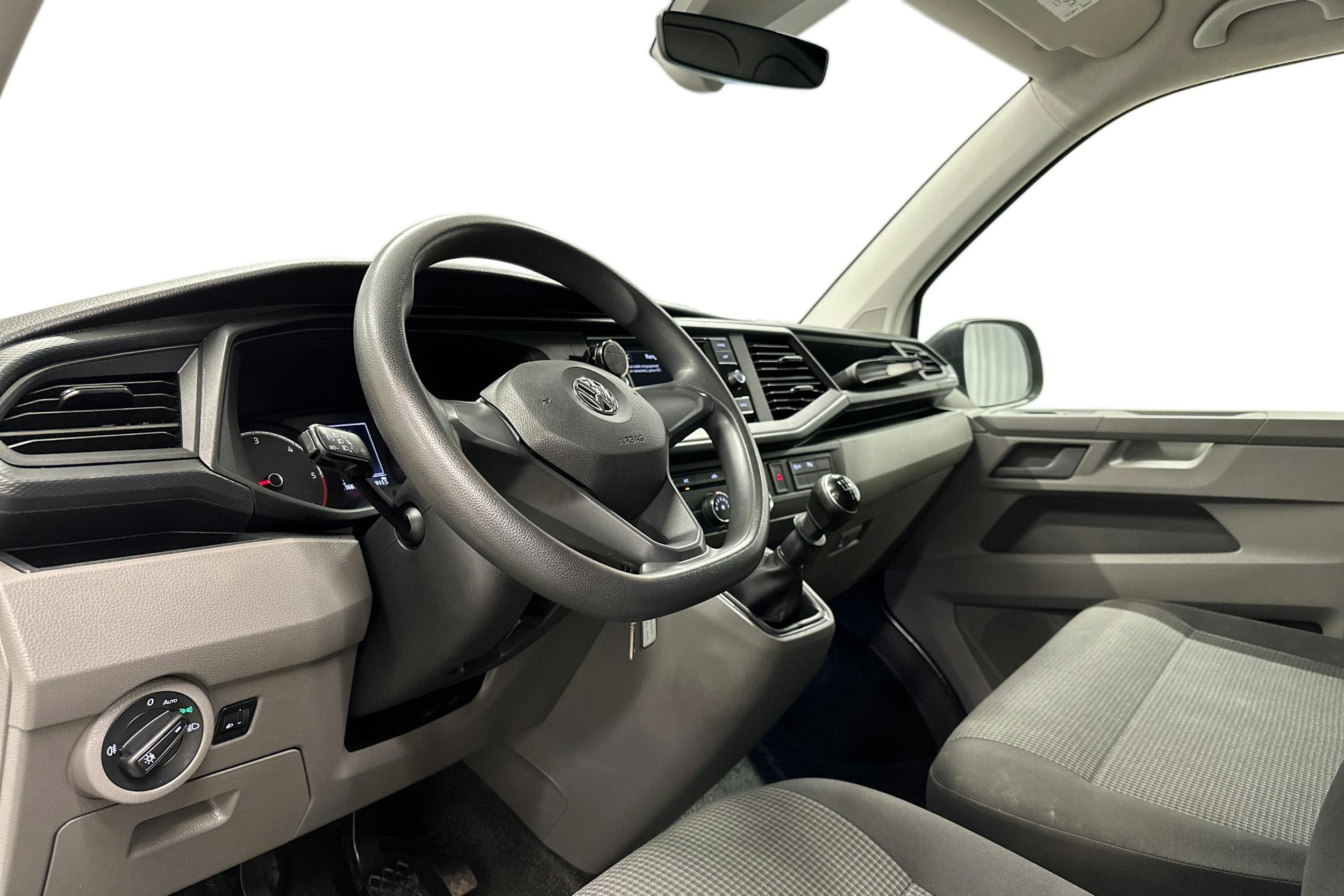 valkoinen Volkswagen Transporter 2020 kuva 6.