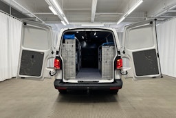 valkoinen Volkswagen Transporter 2020 kuva 9.