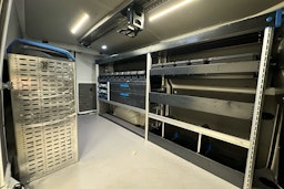 valkoinen Volkswagen Transporter 2020 kuva 10.