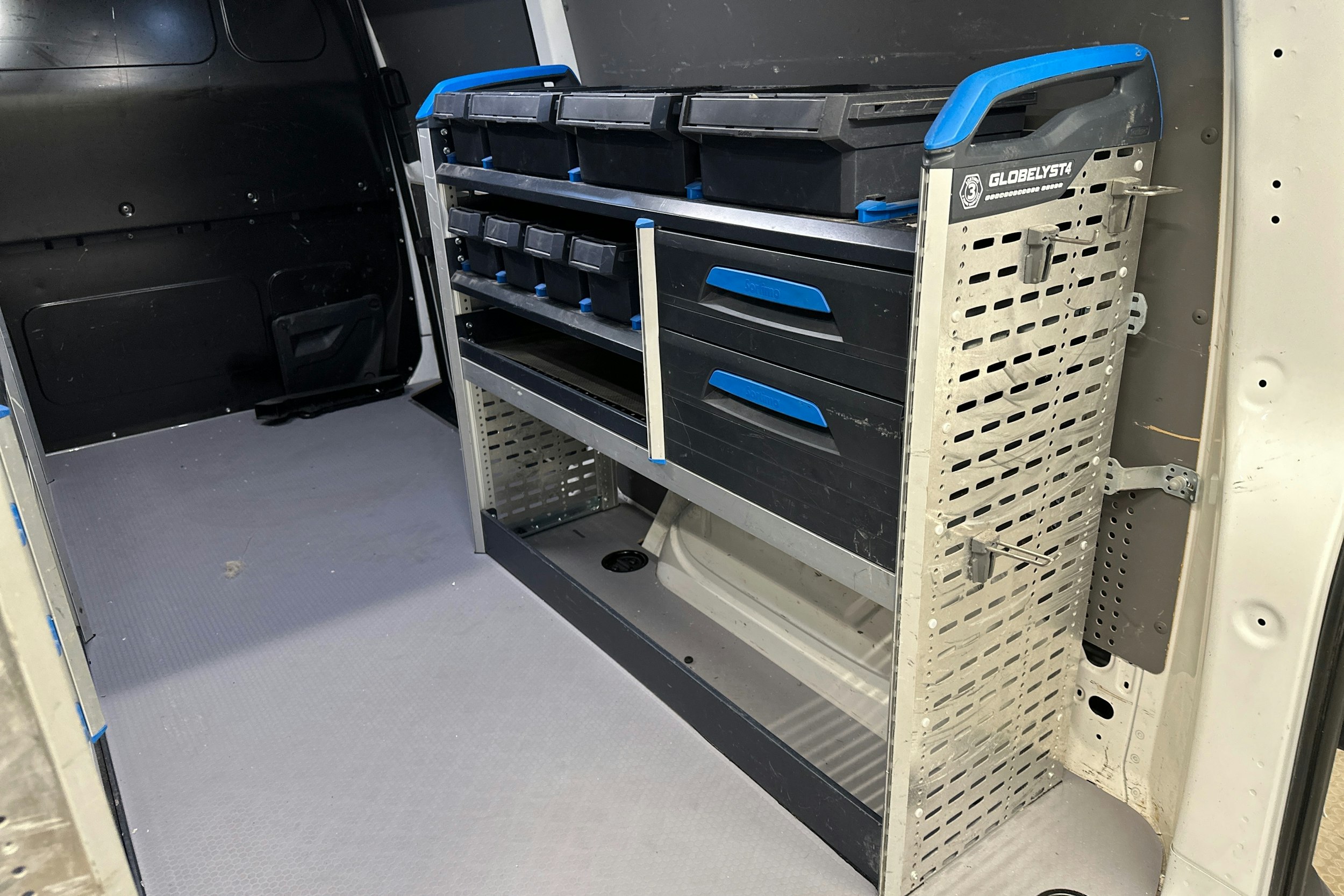 valkoinen Volkswagen Transporter 2020 kuva 13.