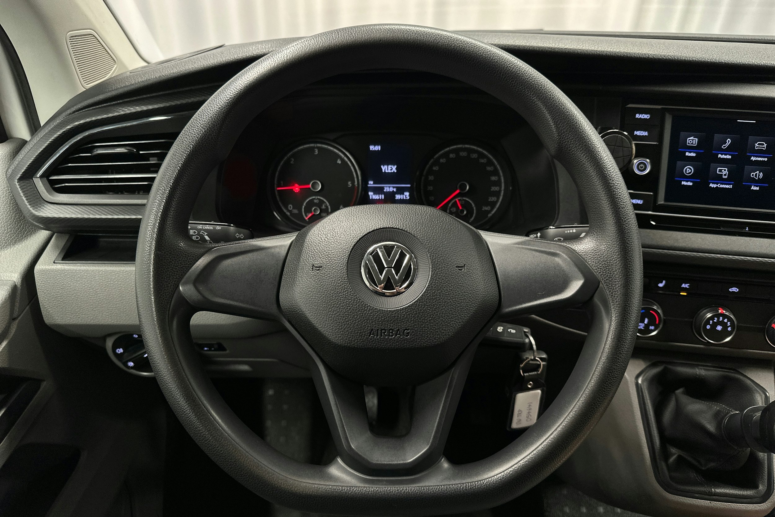 valkoinen Volkswagen Transporter 2020 kuva 15.