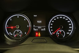 valkoinen Volkswagen Transporter 2020 kuva 16.