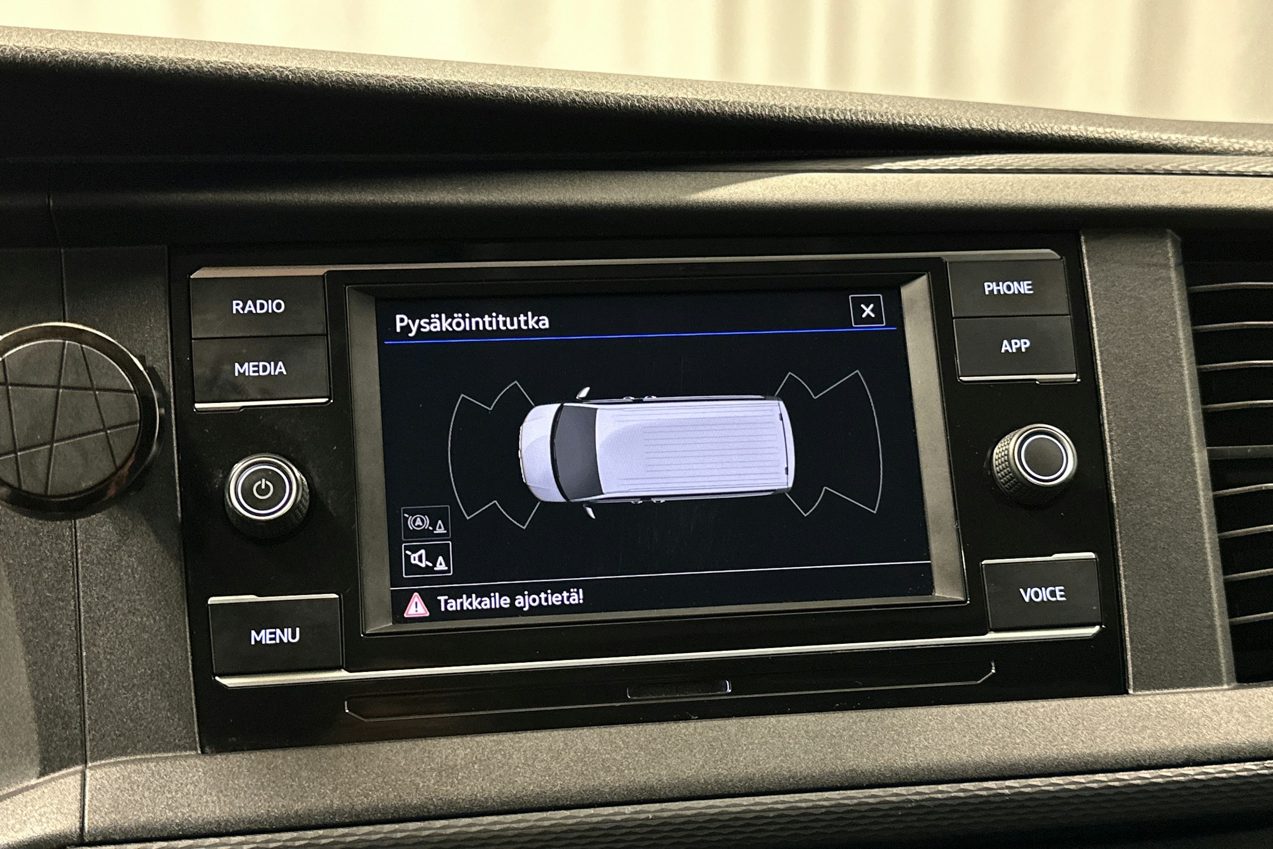 valkoinen Volkswagen Transporter 2020 kuva 20.