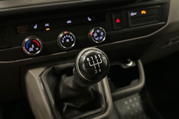 valkoinen Volkswagen Transporter 2020 kuva 22.