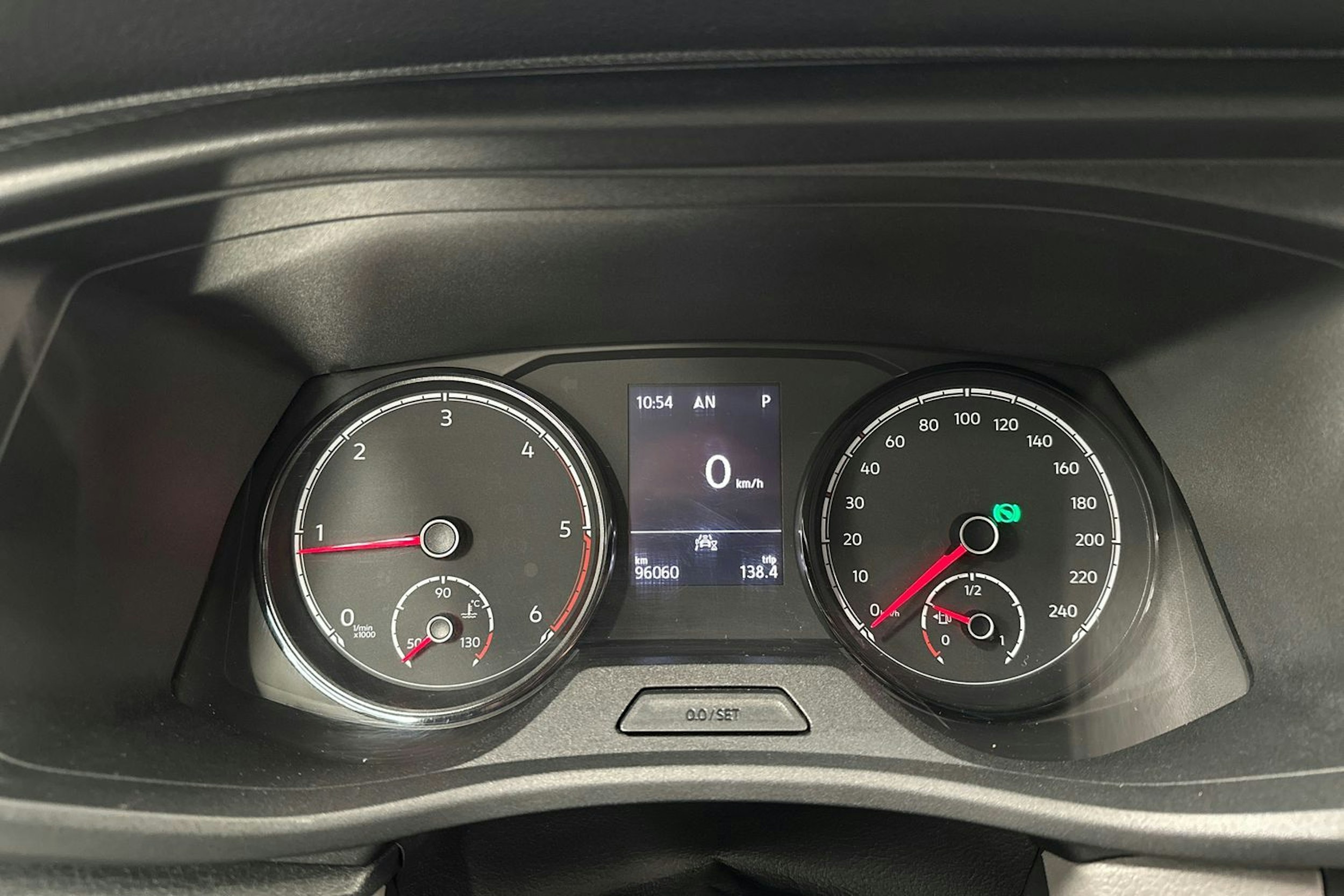 valkoinen Volkswagen Transporter 2020 kuva 17.