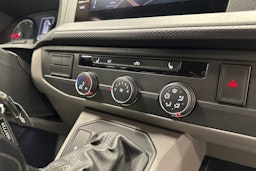 valkoinen Volkswagen Transporter 2020 kuva 24.