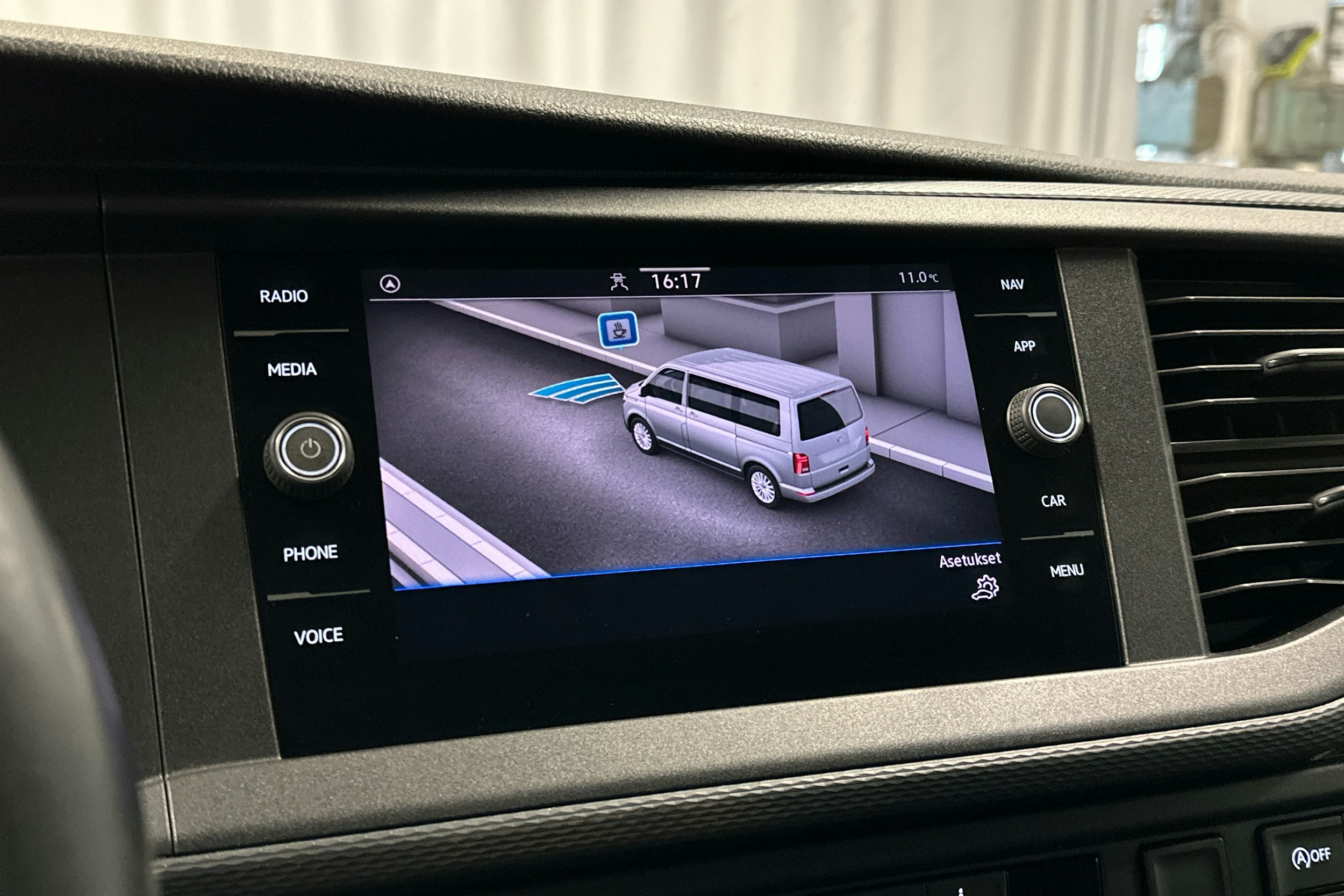 valkoinen Volkswagen Transporter 2020 kuva 14.