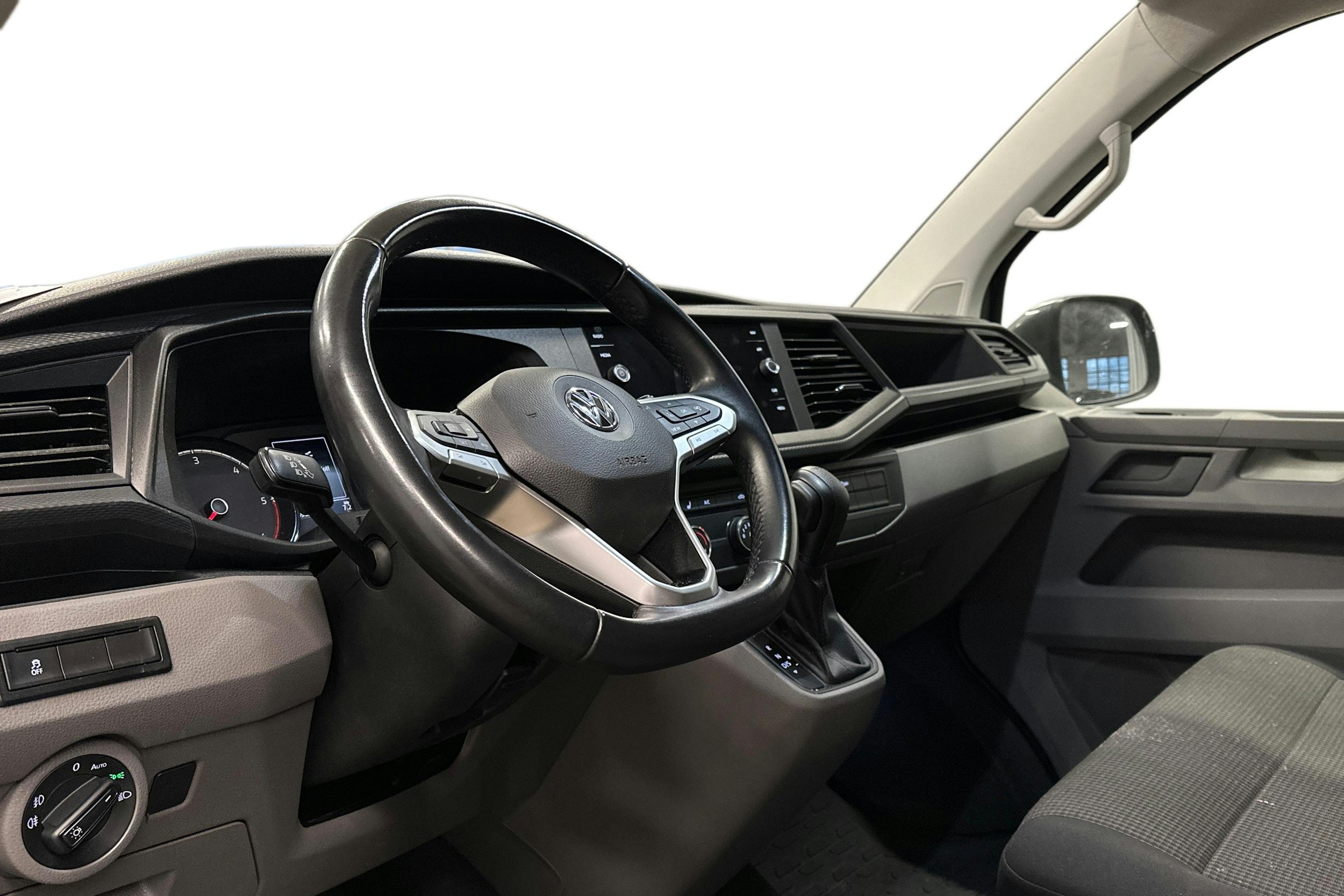 harmaa Volkswagen Transporter 2020 kuva 3.