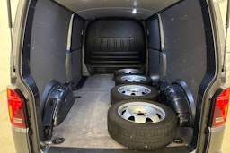 harmaa Volkswagen Transporter 2020 kuva 15.