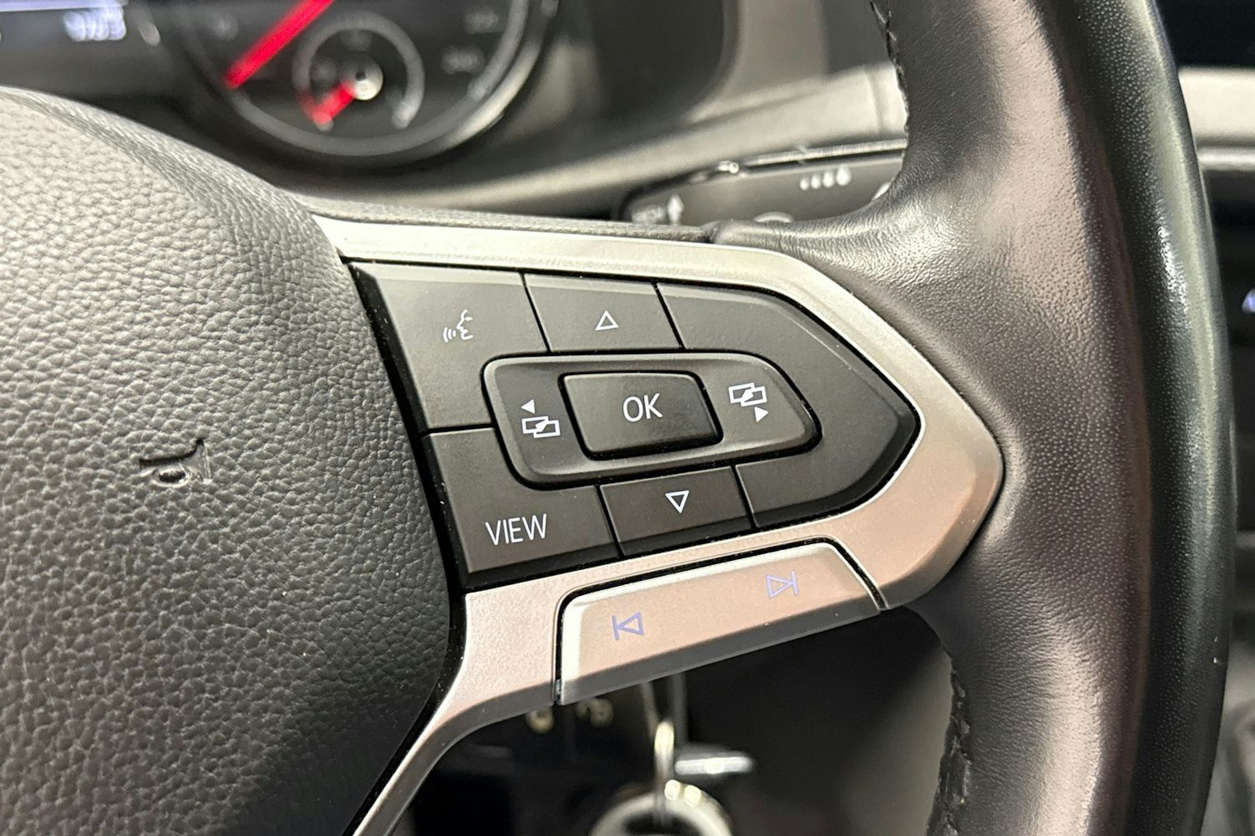 harmaa Volkswagen Transporter 2020 kuva 17.