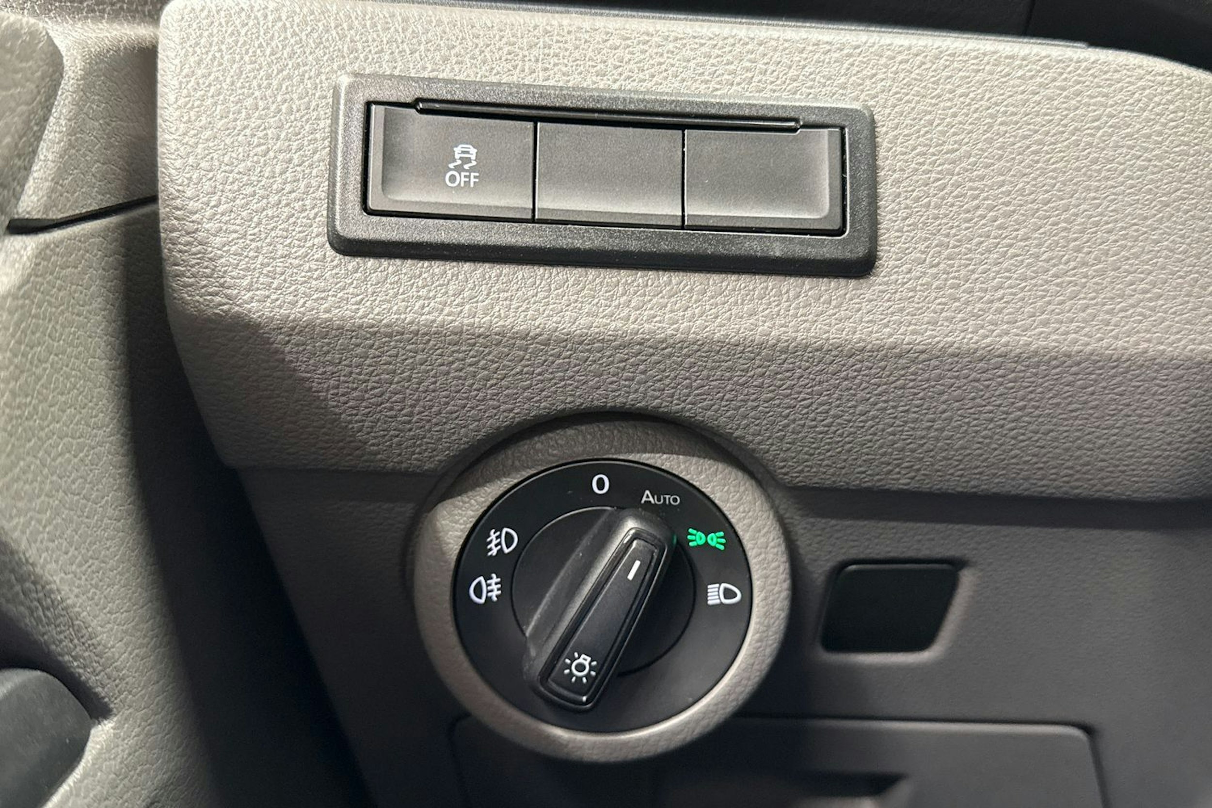 harmaa Volkswagen Transporter 2020 kuva 18.