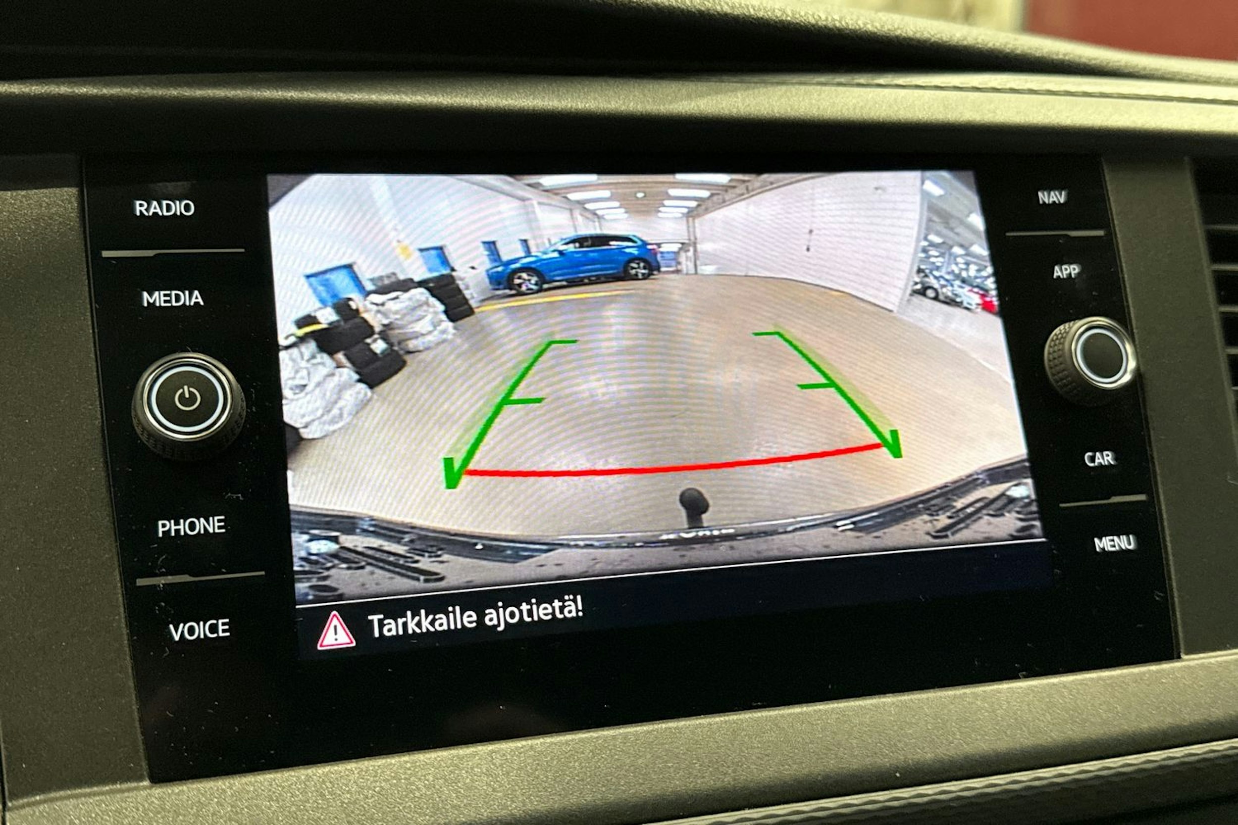 harmaa Volkswagen Transporter 2020 kuva 22.