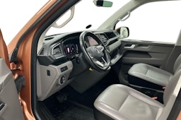 kuparinvärinen metal Volkswagen Transporter 2020 kuva 4.