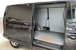 musta Volkswagen Transporter 2020 kuva 8.