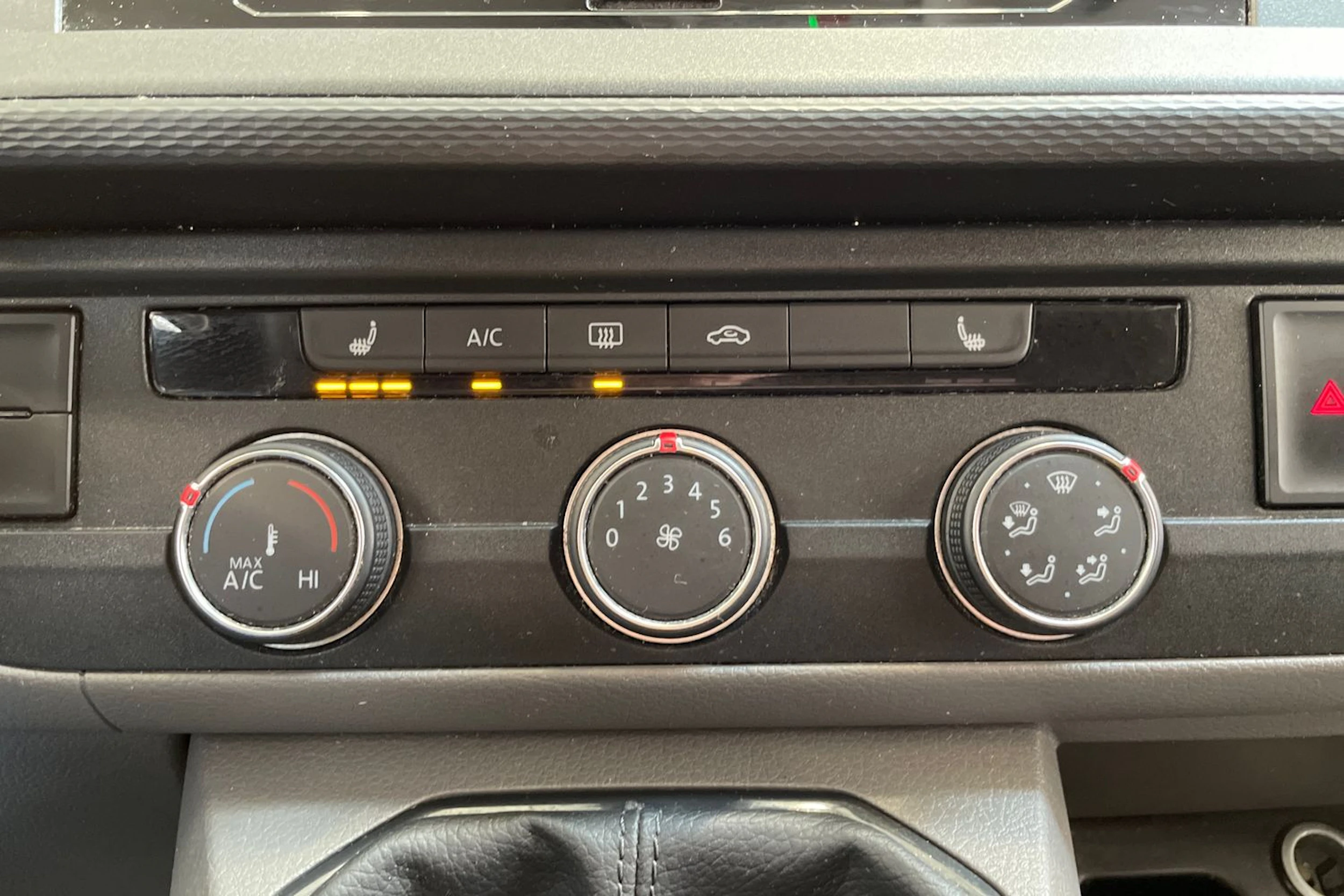 musta Volkswagen Transporter 2020 kuva 21.