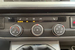 musta Volkswagen Transporter 2020 kuva 21.