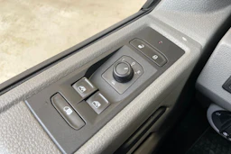 musta Volkswagen Transporter 2020 kuva 23.