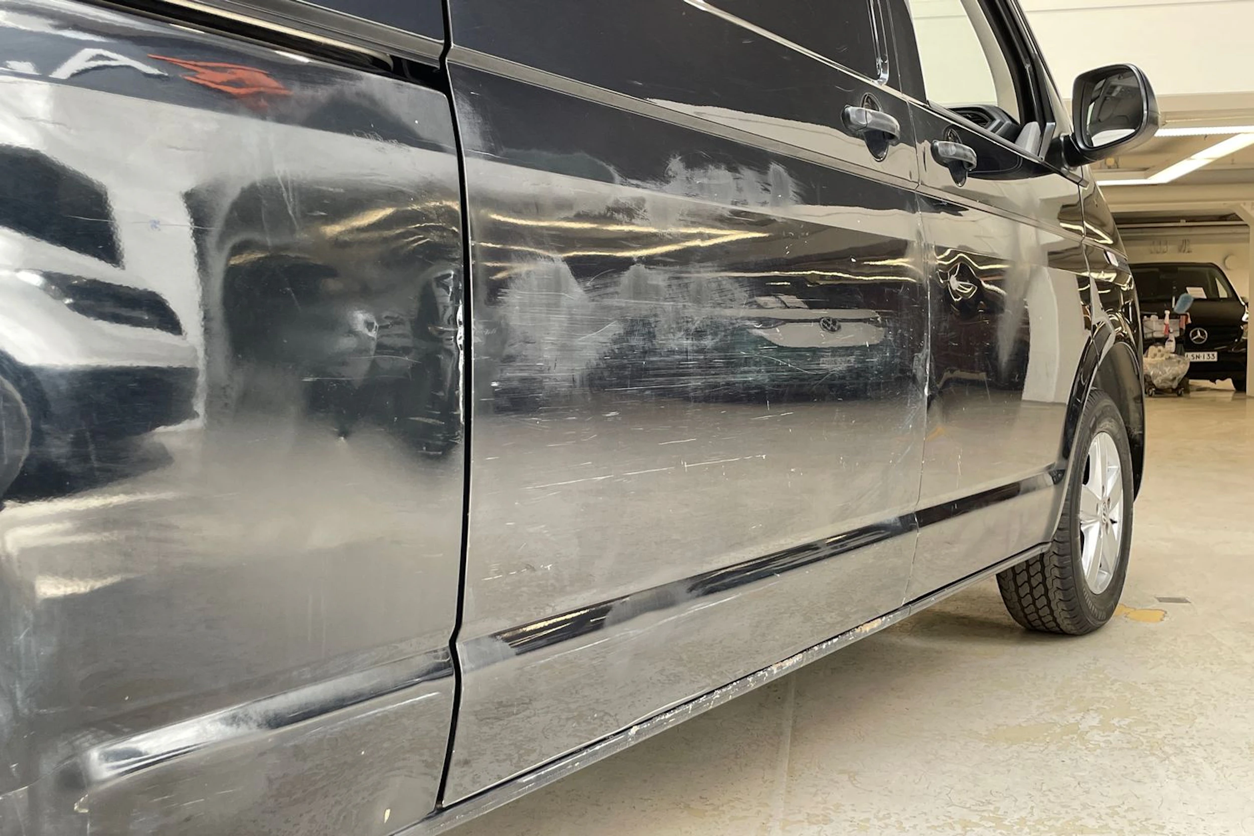 musta Volkswagen Transporter 2020 kuva 30.