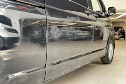musta Volkswagen Transporter 2020 kuva 30.