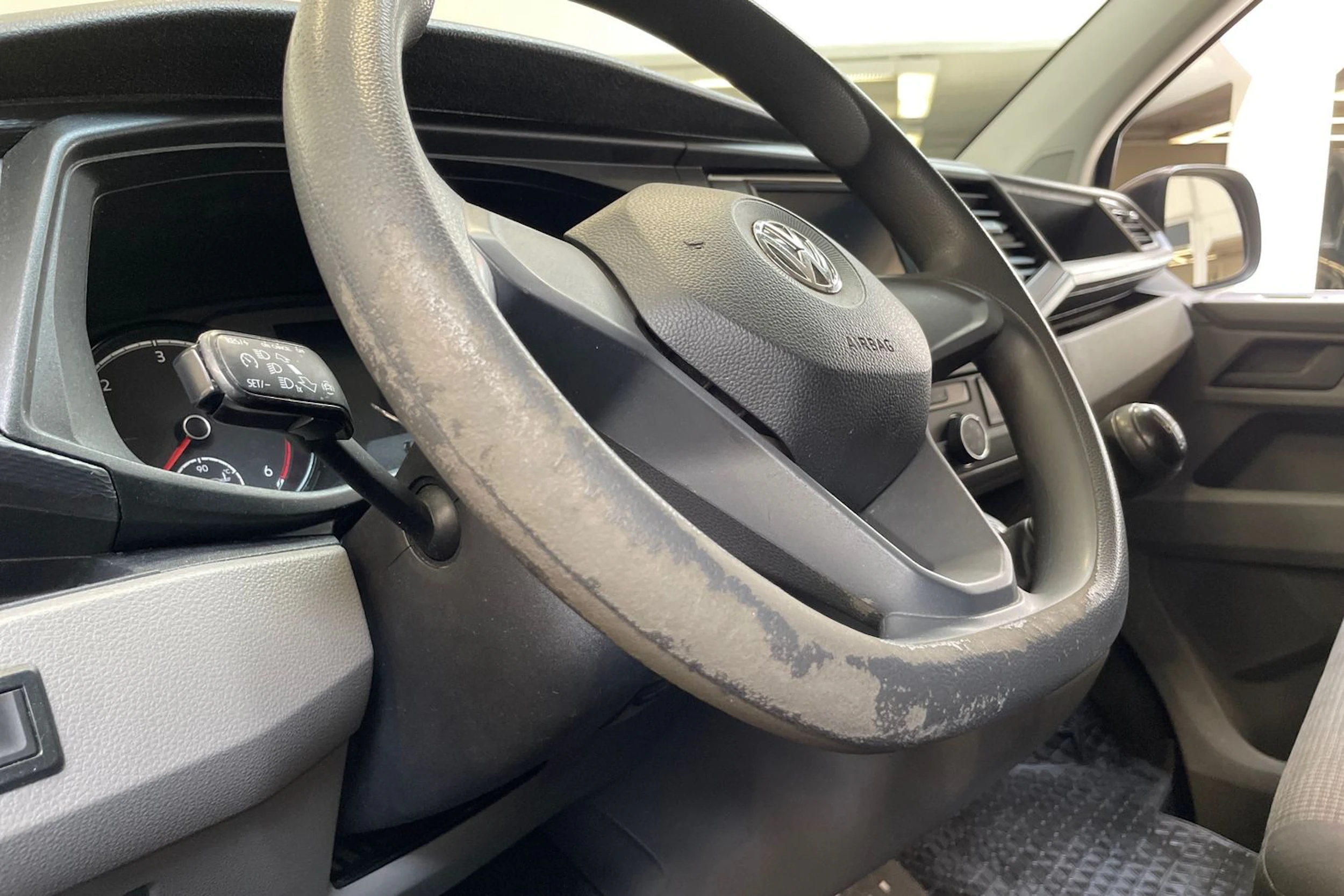 musta Volkswagen Transporter 2020 kuva 36.