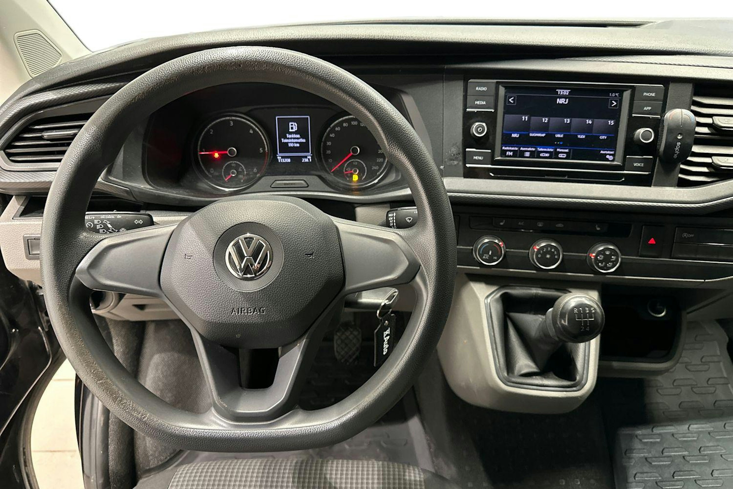 musta Volkswagen Transporter 2020 kuva 9.