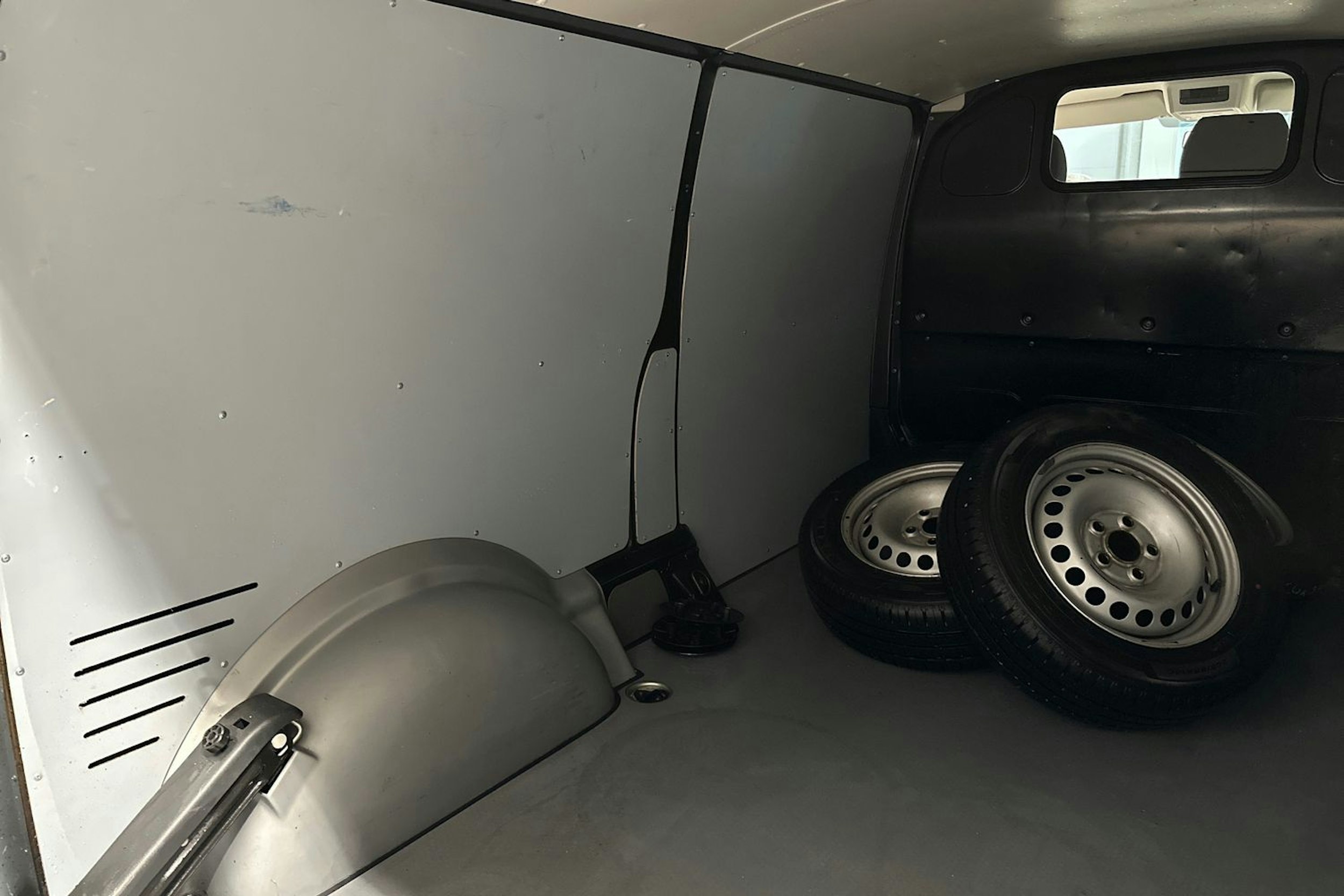 musta Volkswagen Transporter 2020 kuva 27.