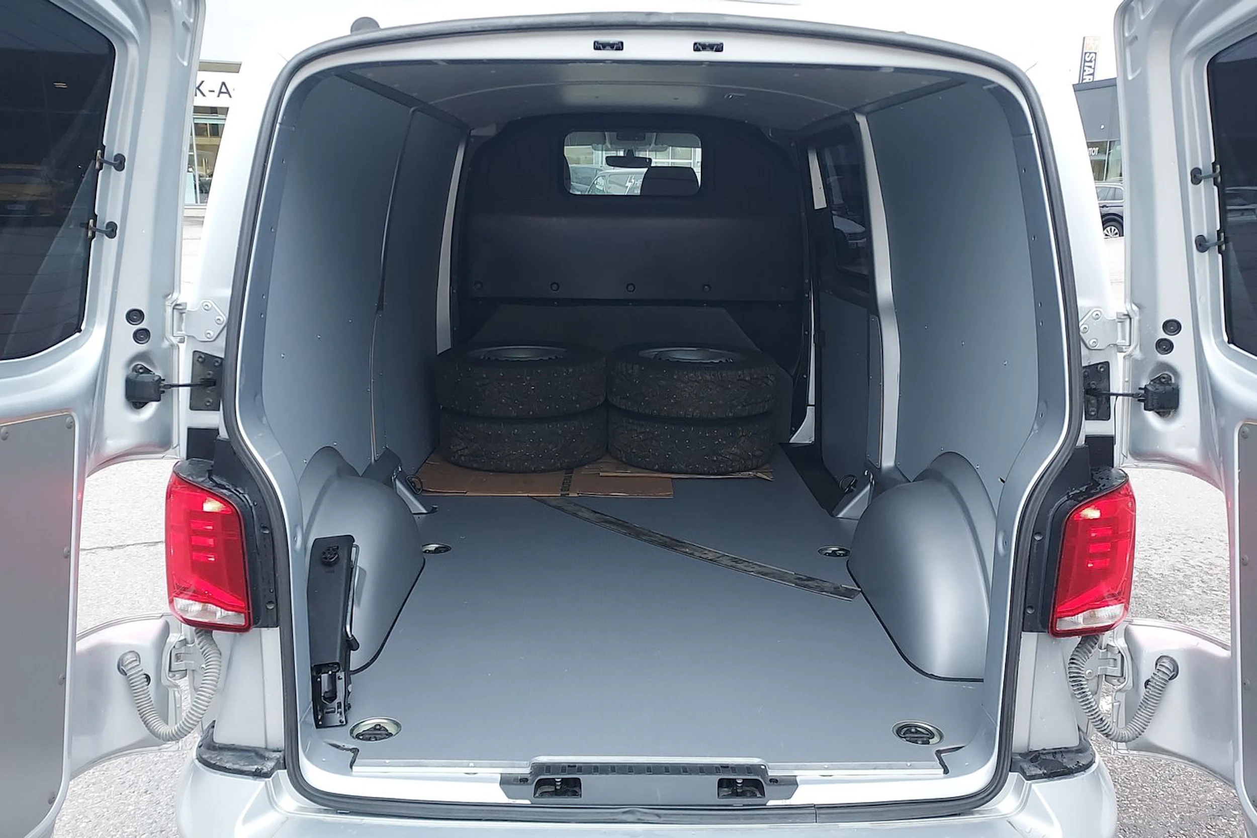 hopea Volkswagen Transporter 2020 kuva 9.