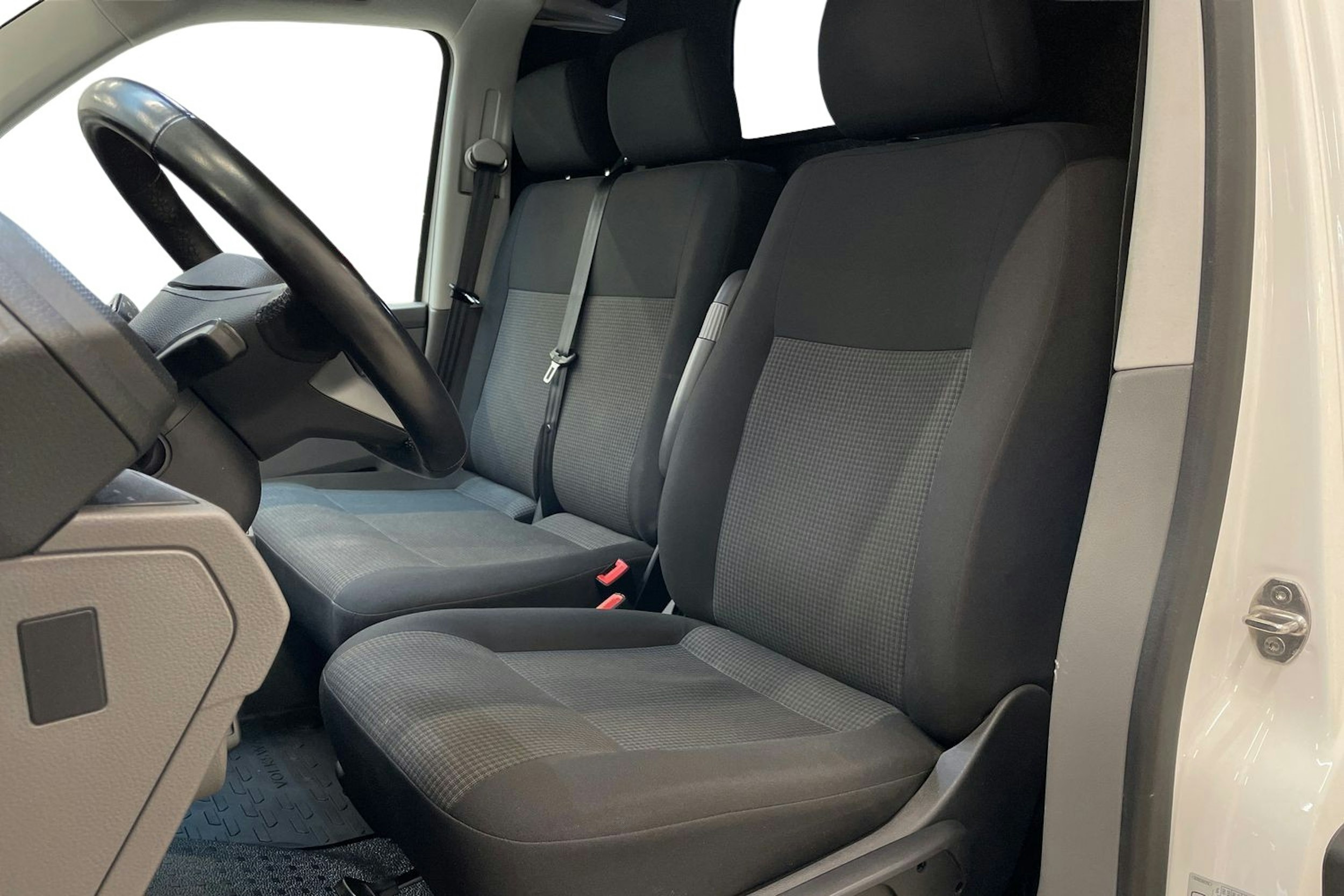 valkoinen Volkswagen Transporter 2020 kuva 9.