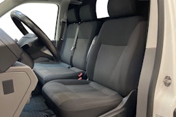 valkoinen Volkswagen Transporter 2020 kuva 9.