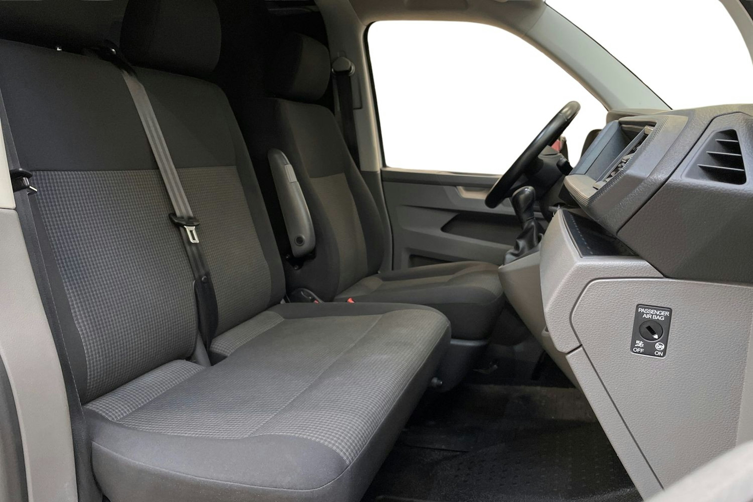 valkoinen Volkswagen Transporter 2020 kuva 10.